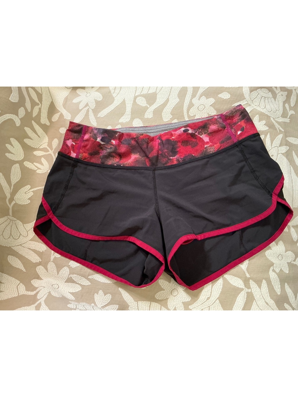 Lululemon Sz 4 Speed Up Shorts